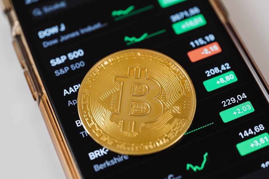 SpaceX's $75B IPO Reveals $1B Bitcoin Profit; S&P Blocks Fast Entry, Fidelity Opens Doors