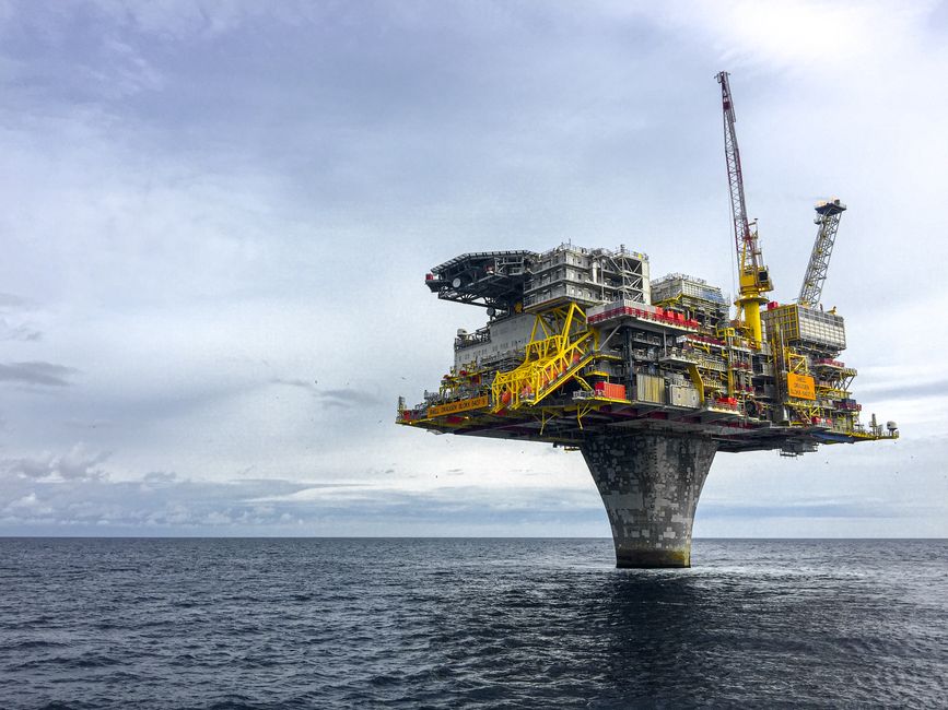US Power Market Stays Calm as Oil Spikes on Iran Tensions