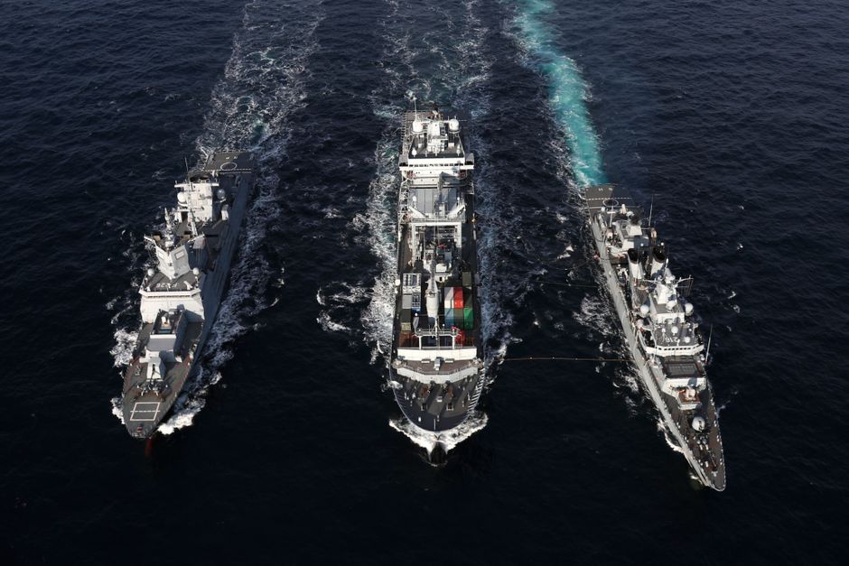 Iran Strikes U.S. Fifth Fleet in Bahrain, Escalating 2026 Gulf Crisis