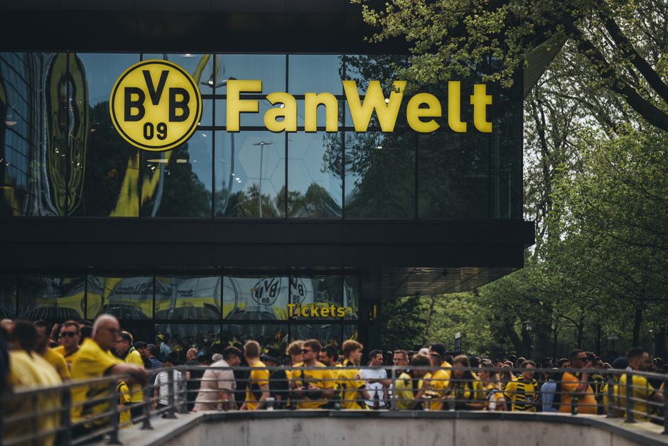 Barcelona's Adeyemi Bid and €210M Loan Signal Football's Financial Transformation